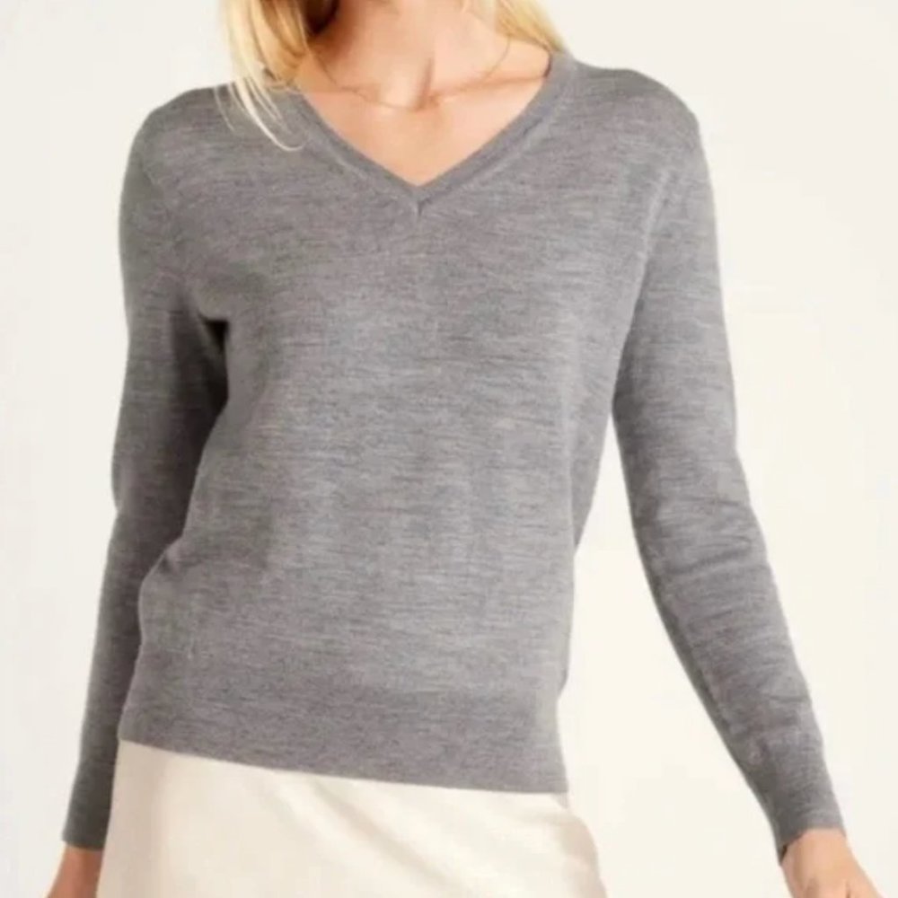 Banana Republic Gray V-Neck Sweater (Size XS)